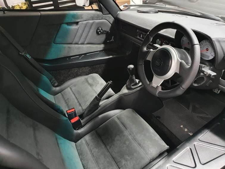 Full interior in black